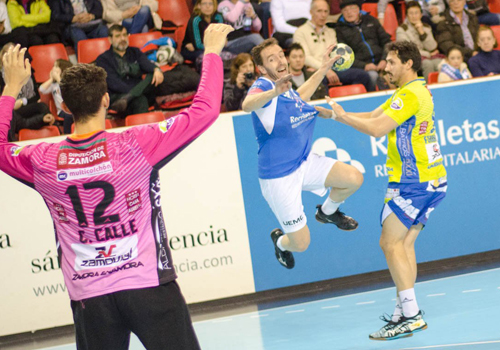 Fernando Hernández sigue escalando posiciones en la historia de ASOBAL