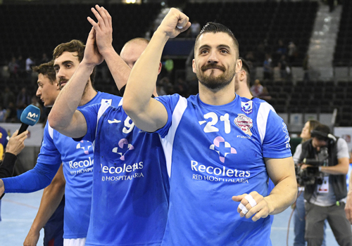 Roberto Pérez seguirá siendo un Gladiador Azul