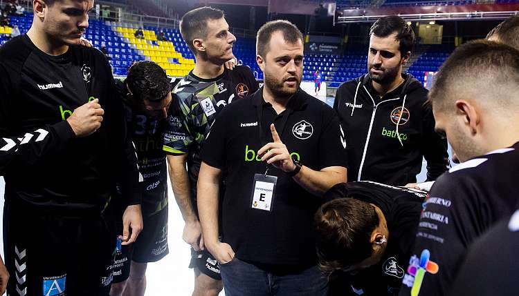 Álex Mozas renueva con Bathco BM. Torrelavega hasta 2024