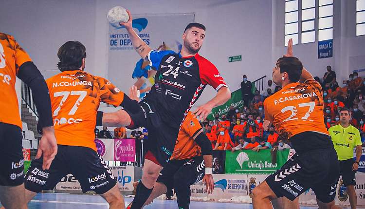Derbi cántabro de máxima urgencia para Torrelavega y Sinfín