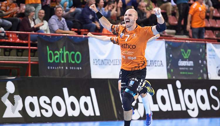 Adrián Fernández, premiado como MVP ASOBAL de noviembre