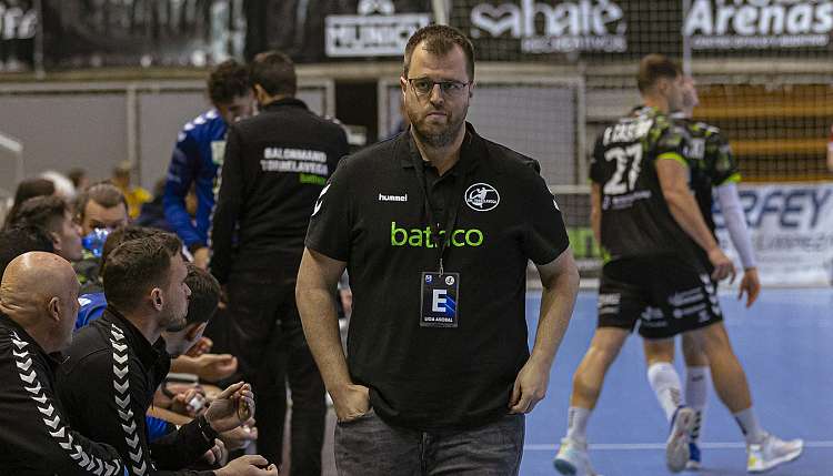 Álex Mozas renueva con Bathco BM. Torrelavega hasta 2025