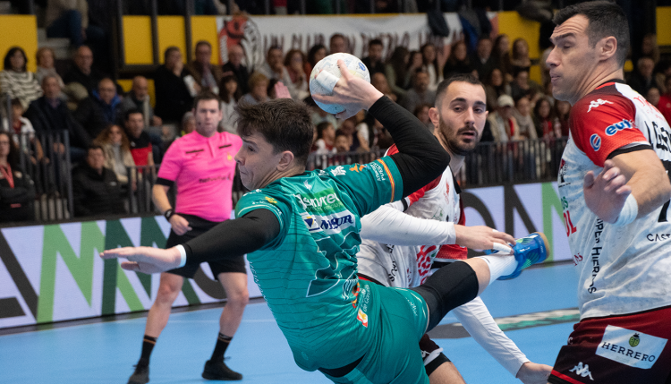 Puente Genil y Nava, protagonistas del Partido de la Jornada