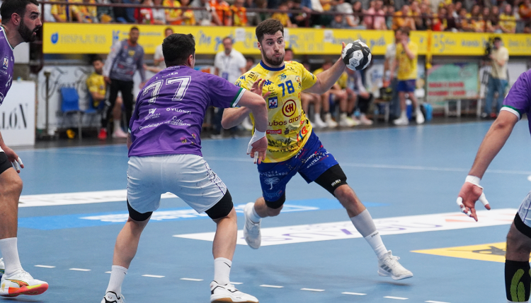 Tubos Aranda Villa de Aranda se lleva el duelo directo por la permanencia ante SANICENTRO BM Guadalajara (36-32)